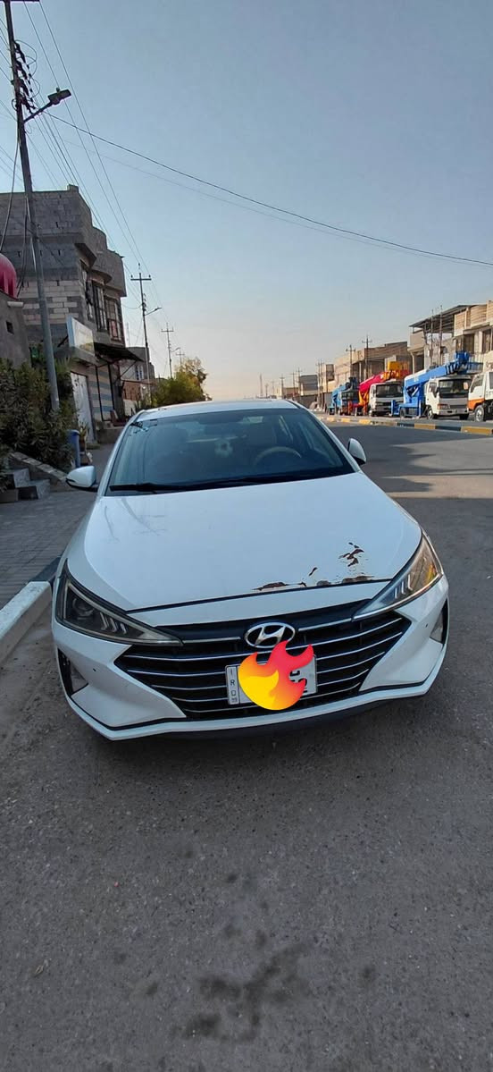 السلام عليكم
النترا 2020  خليجي  
رقم بغداد الجديد سنوية لل 31 السيارة بأسمي تحويل ثاني يوم 
فول مواصفات بصمه فتحه سقف 
5 ويل كروم 
حساس امامي خلفي 
تحكم استيرن 
شاشة تاب قطعتين تبريد 
شاشة اعدادات بالدشبول 

مكينة 2000 دوش 
وبعد بيها هواي مواصفات السيارة فول للأخير 
ملاحضه السياره مبدل باب السايق اصلي من الشركه وبيه قليل بارد بل تكمه الفوك مال الباب والتكمه الجوه وربع بنيد اموضح كدامكم مصلح بس عوزه صبغ 
 الاستفسار: ***********
السعر: 140 وبيه مجال
مكان السياره: البصره
