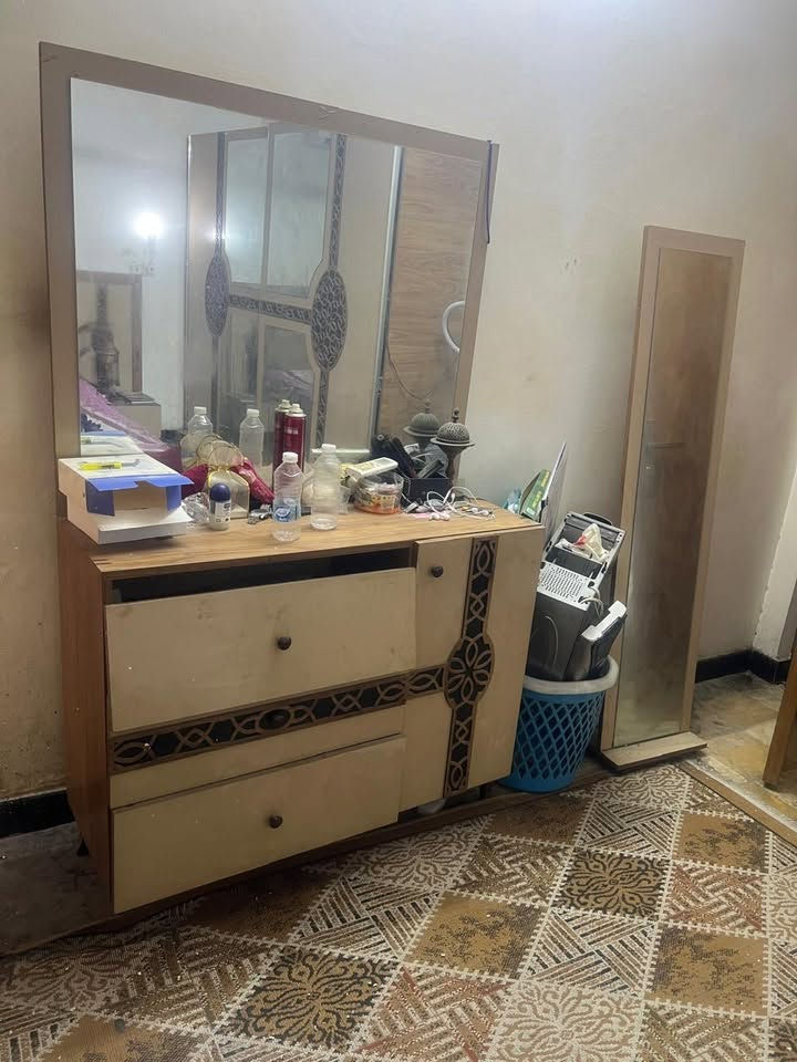 السلام عليكم
اغراض بيت للبيع بسعر مناسب جدا  اريد افلش البيت وداصفي ب الغراض واكو هواي غراض ممصورهن   مكاني بغداد حي العدل    عندي بيبان صاج والمنيوم. 

*********** ام رضى
