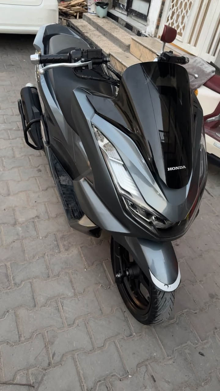 السلام عليكم PCX جيل الرابع ياباني ياباني دراجه جديده وحلوه ماشيه  21 محركه 125 للاستفسار الاتصال ع الخط او واتساب *********** مكاني بغداد الكرخ

