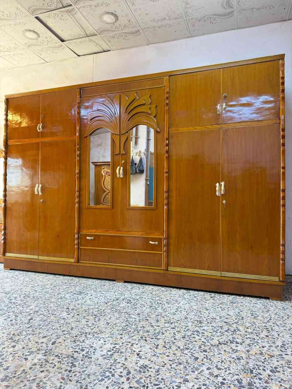 السلام عليكم 
غرفه صاج عࢪاقي مستخدام 
غرفه6 /ابواب 📌
السعر 650
نضافه 90 /💯 
معا نقل فقط داخل بغداد 
واتساب ***********
