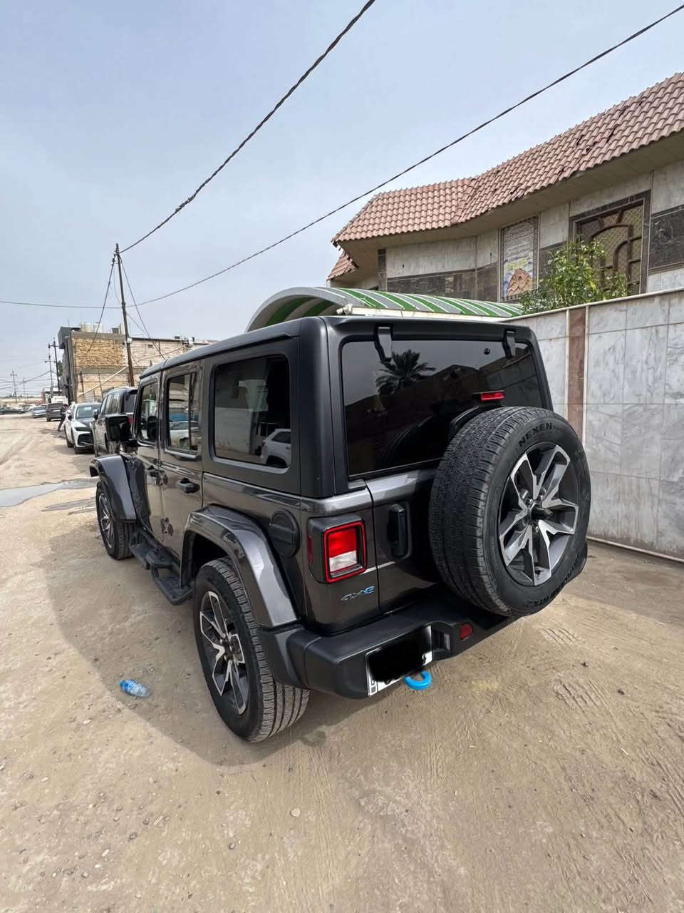 جيب رانكلر ٢٠٢٤
ماشيه 63  الف كيلو متر 
حادثه باب سائق  وخلف السائق بدون ايرباك
هابيرد بلك ان ثلاث انضمة شحن و هايبرد
لون فيلي 
سقف ينفتح  
رقم بغداد جديد سنويه
***********
