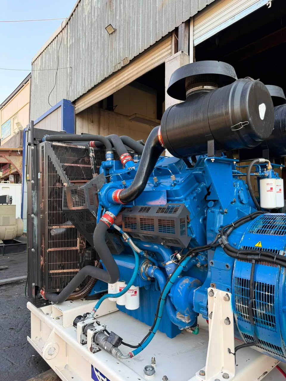 Perkins 3012
725 KVA
***********
***********
***********
