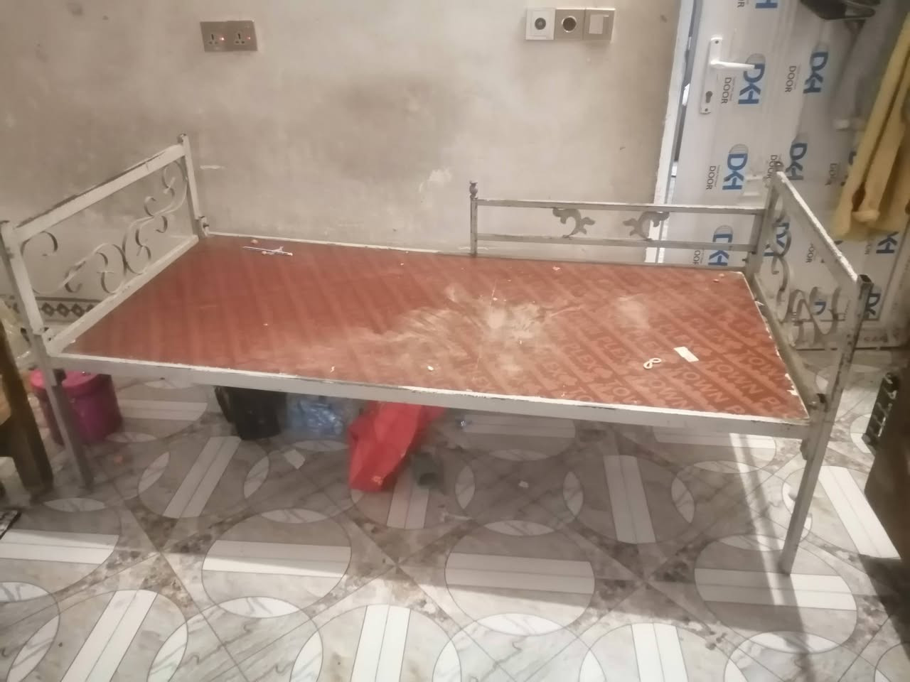 جربايات عدد 4القطعه علئ50/بلزمات عدد 2يرادن شاشات 25/تنور فافون /35/مجمده يردلها غاز سعر 80
***********
