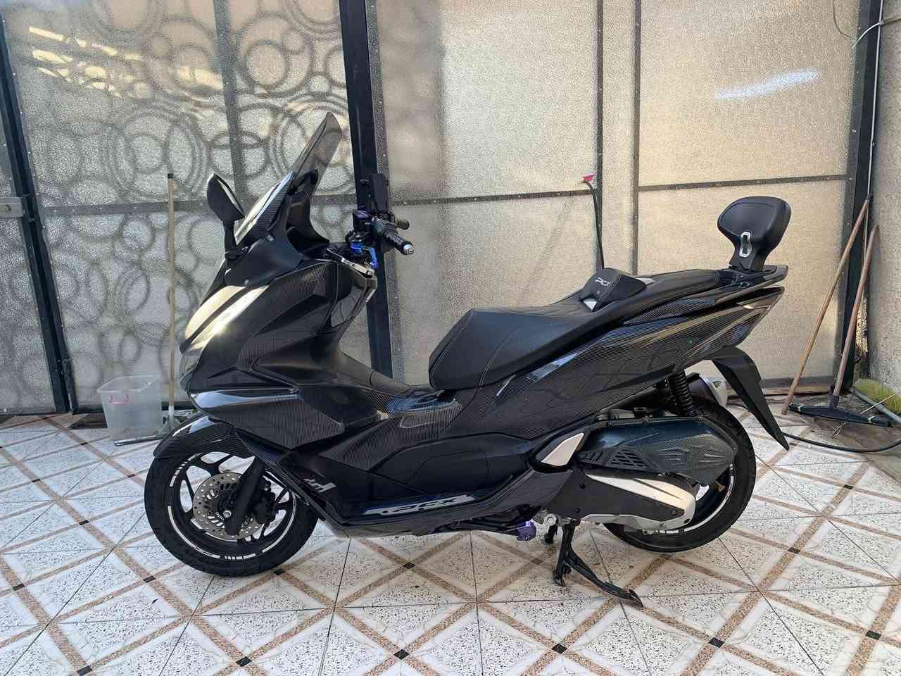 السلام عليكم pcx للبيع جيل الرابع
كفاله عامه الدراجه كاربون بلكامل تغطيس مو تغليف
كشن رياضي كاربون
تجوه 
بجم ومري تيماكس تزويدات بسيطه كفر شوته كاربون 
ماشيه 13 الف 
مكاني بغداد الغزالية ورجاء الموشراء لايتعبني
***********
