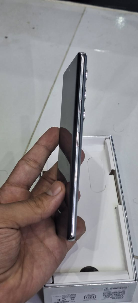 كامون ٤٠ برو 5G • ذاكرة ٢٥٦ • صحة البطارية ٩٨٪