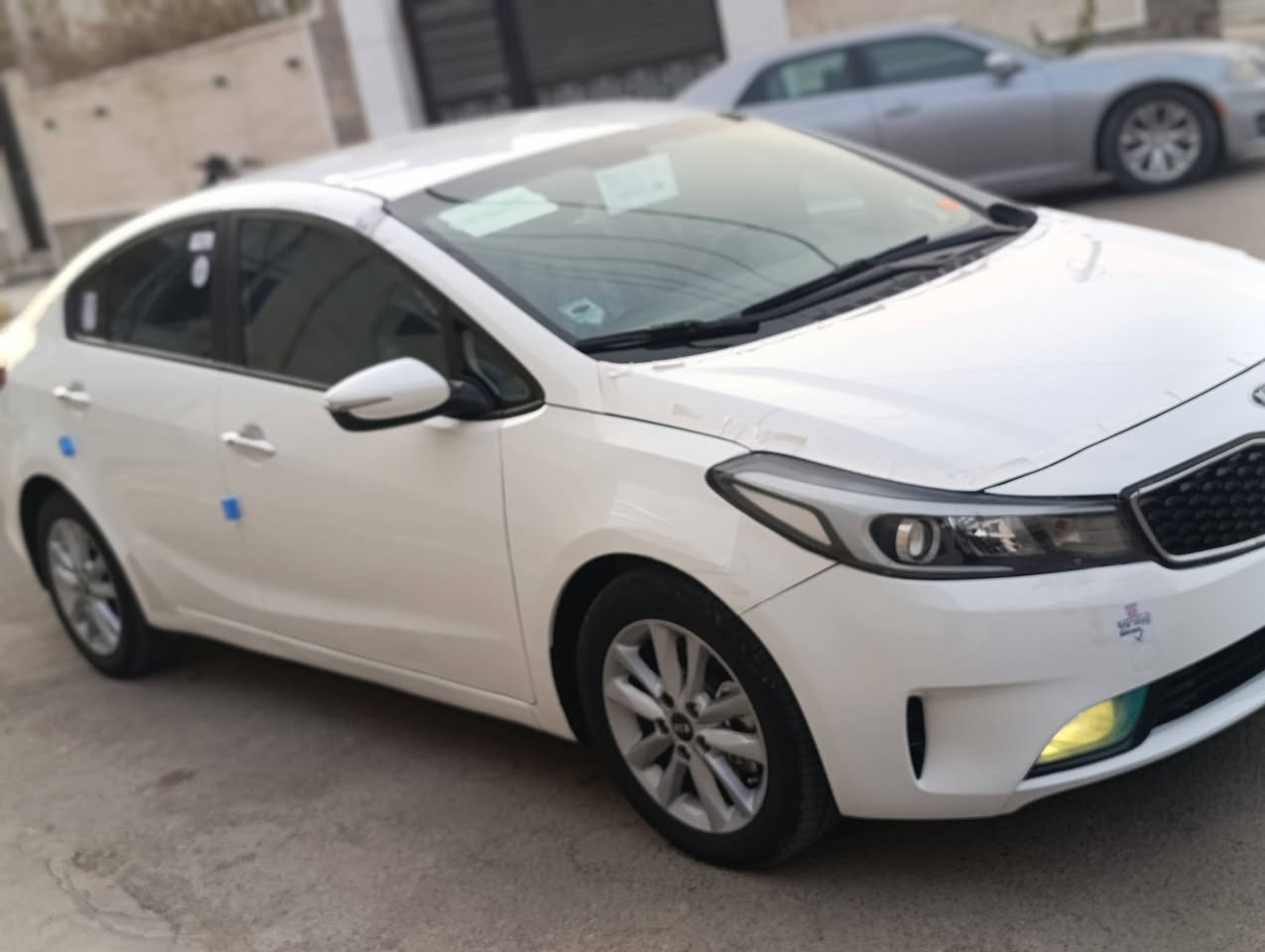 كيا سيراتو موديل 17 خليجي  كفاله بارده خشم جاملغ الامامي 
رقم بصره تحويل ثاني يوم 
مواصفات اشاير بل مري قلاب 
ويل كب سبير مانازل كامره دواره 
جاهزه مكينه تبريد حداديه تخم تاير 
 الاستفسار  انتصل ع رقم***********

