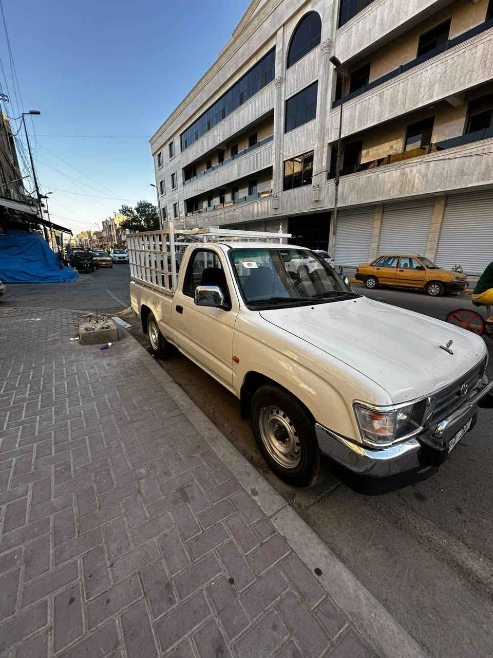 السلام وعليكم 
بيكم فلاحي شركه. 2001
السياره جاهزه كير. محرك 
مصبوغه. حزام جماليه فقط 
تبريد جديد. +بور استيرن + تخم تأيرات جديد. 
السياره بلاديه وجاهزه 
رقم. مميز 
معفي من الضربه. سنويه جديده 
بغداد. /الاعضميه 
السعر 80 وبيها مجال 
***********
