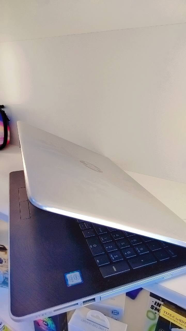 لابتوب hp i5-7
المواصفات موجودة بل صورة 
بطارية جديدة انطيك بيها ضمان
الجهاز ينفع العاب بسيطة وبرامج هندسية 
السعر 250 قفل متواجد واتساب ***********
بغداد الدورة
