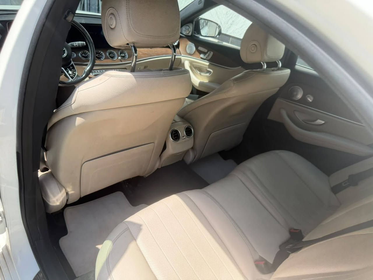 السلام عليكم من رخصت الادمن مارسيدس E350
صور الحادث داخل المنشور
ماشيه 90الف 
***********
