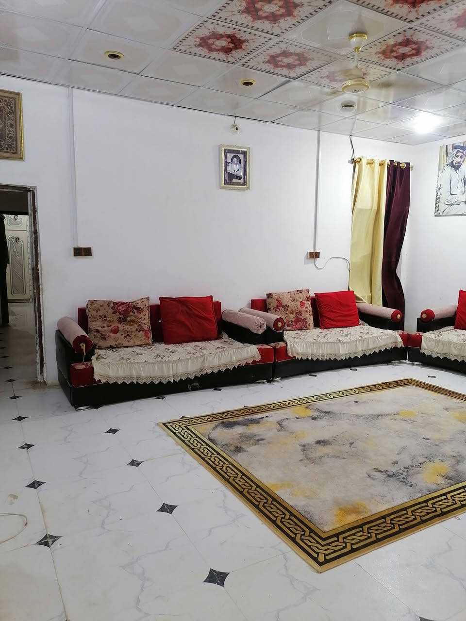 السلام عليكم بيت زراعي للبيع في منطقة سيد خضير ركن عالي عن الشارع مساحته180متر يتكون من غرفتين وصاله جبيره واستقبال ومطبخ وصحيات خارجيه وداخليه متوفره كافة الخدمات نضيف ومرتب السعر32 للاستفسار الرقم***********
