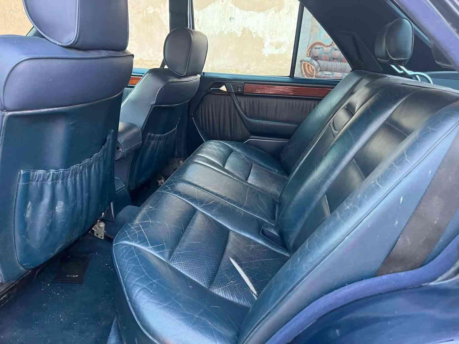 السلام عليكم سياره كفاله
مارسدس دب موديل 1993 اصل 300 اصل حته بل سنويه مكتوب قبق اسود كير محرك كفاله تبريد ثلج 
حداديه قبل اسبوع كلها جديده سياره رقم بغداد تحويل مباشر سنويه 2031 
سياره فول مواصفات دبل ايرباك دشبول وتكم فول الفول دواخل جلد اسود 
اربع جام كهرباء كشنات كهربائية برده خلفيه سلايت روف شغال طكتين
تخم تاير جديد لايت شمسي بلادي سياره ما متعوبه سياره مابيها قطره خياس ولا تعمير مكاني بغداد الاستفسار او سعر خاص *********** واتساب فقط
