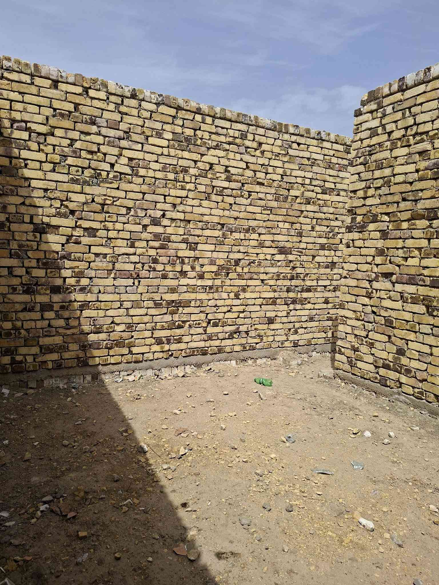 هيكل للبيع غير مسقف ١٠٠ متر زراعي سند ٢٥ عرض الشارع ١٠ متر حي نادر الثالثه حي السجاد السعر ٢٥ مليون وبي مجال الاتصال بالرقم ***********
