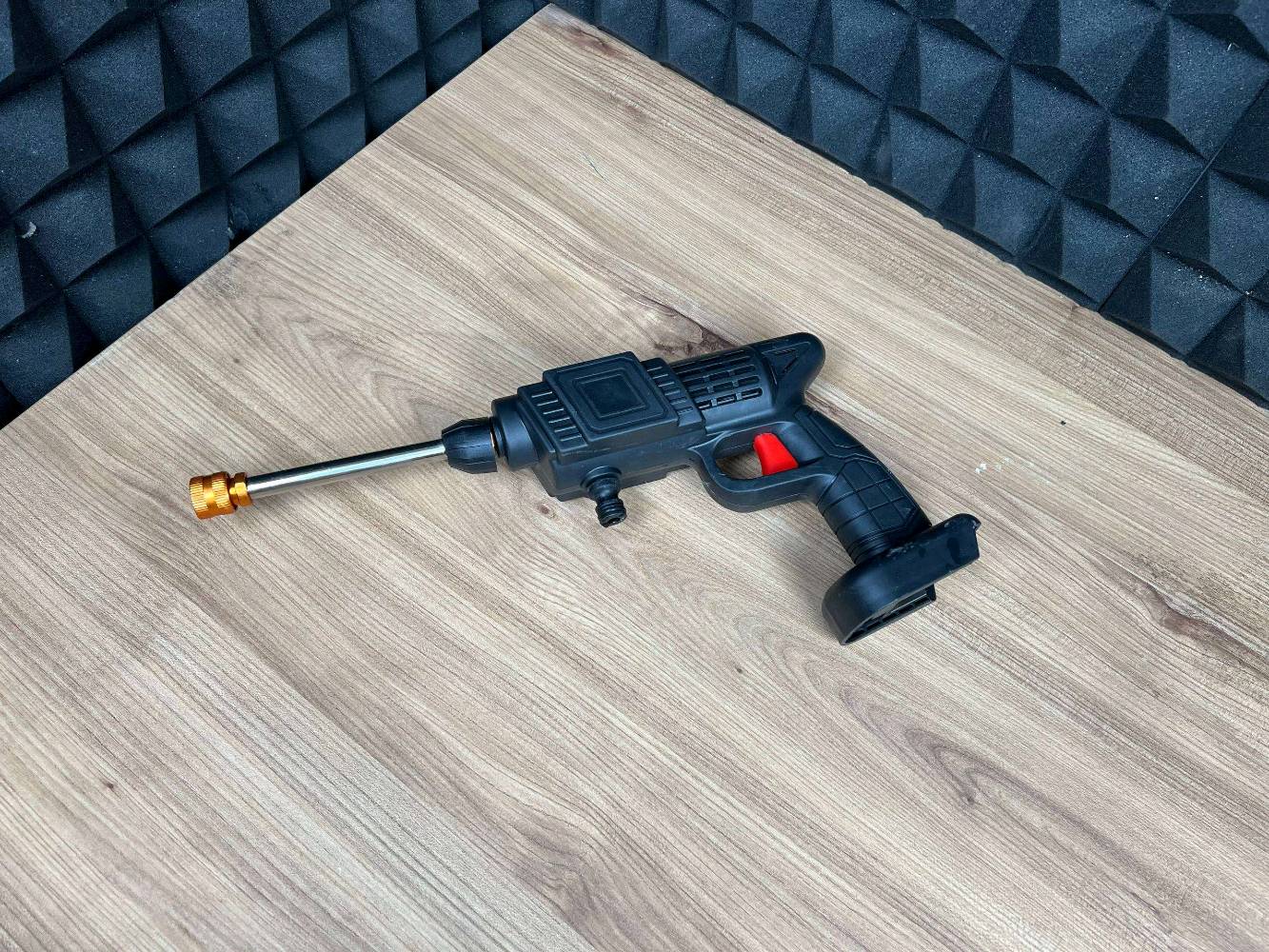 🚗 مسدس غسيل سيارات لاسلكي بالشحن 🧼
تعبت من مغاسل السيارات؟ خلي غسيل سيارتك أسهل من البيت 👌
🔋 يعمل بالشحن ويجي ببطاريتين 48VF
💦 يسحب الماي مباشرة من السطل أو الحوض
🪣 خرطوم بطول 5 متر
🚿 عدة رؤوس للرش والغسيل
🫧 علبة رغوة للصابون
🏠 مناسب للسيارات، الحوش، الشبابيك وري النباتات
🔌 شاحن مرفق

🚚 توصيل لجميع المحافظات حسب التوفر
📩 للطلب راسلني خاص