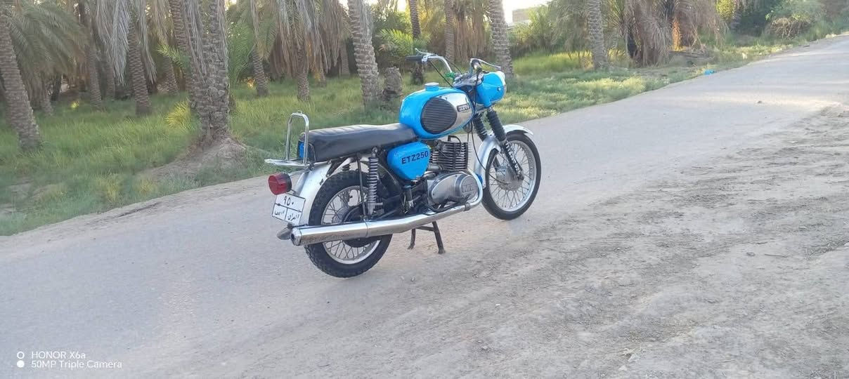 دراجه امزت للبيع هو المواصفات رقم سنويه دراجه ما بيها راعي يريدها يخابرني ‏‪‪***********‬‬‏

نص مكتوب في الصور:
- HONOR X6a 50MP Triple Camera
- HONOR X6a
- 50MP Triple Camera
- O HONOR X6a