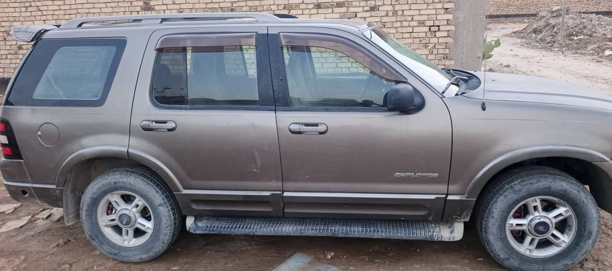 فورداكسبلور موديل2002 للبيع سنويه باسمي ماصاقطه مداور ثاني يوم هزه ستوني هازهه السعر 60ورقه وبيها مجال حك الجيه مكينه نضيفه الكير بي صفنه عل بك شويه للاستفسار اتصل على الرقم *********** المكان الديوانيه
