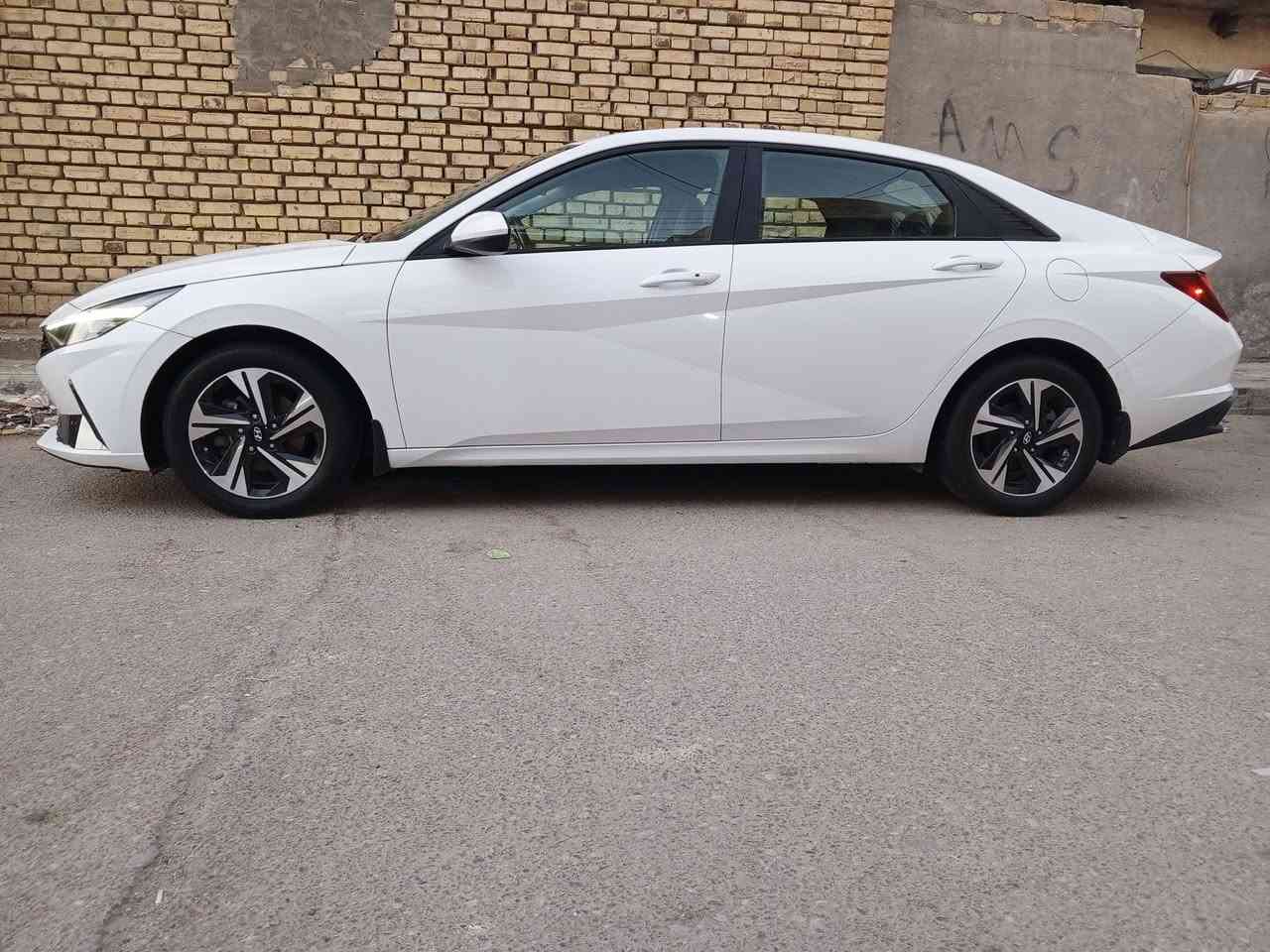هونداي النترا 2023معوقين وكاله ثاني يوم
محرك 2000 دوش

 

وارد امريكي ضربتهه بس جاملغ الأيمن مبدل بأمريكا والباقي كفاله

مواصفات 

تشغيل عن بعد 

توقف ذاتي 

تبريد تدفئه 

تدفئه ستيرن وكشنات

كاميرا خلفيه 

ماشيه 45 

للاستفسار الاتصال على الرقم ***********

