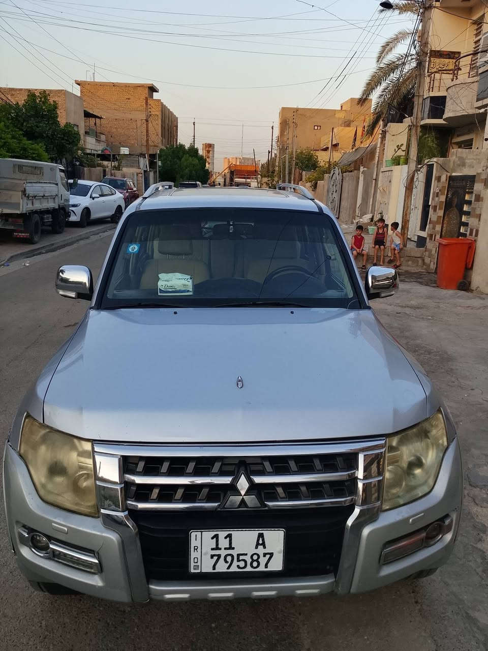 السلام عليكم باجيرو موديل  2008 خليجي محدثه 15 مكفوله كفاله عامه بدون ضرر  أو صبغ محرك 3000 تبريد ثلج تخم تايرات جديده 
 فول مواصفات 
فتحه
مري شفط 
أضائه ترحيب 
كشنات جلد +كهربائي 
تدفئه كشنات
 سعر 105 بي مجال المكان بغداد الكرخ لاتصال ***********
