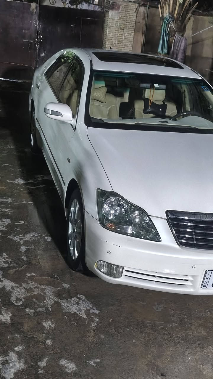 السلام عليكم شاهينه 2005 شاصي 82 مكفوله كفاله عامه من كلشي مواصفات فتحه 3دكم اربع بصمات ابواب رادار امامي  حساس امامي خلفي داخل بيجي السعر 148 للاستفسار اتصل ***********
