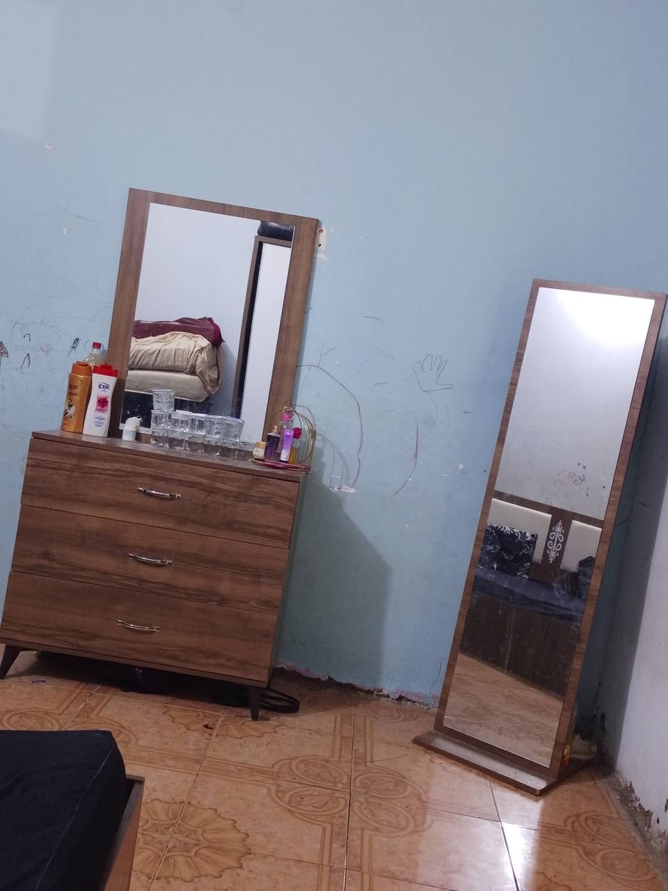 مكلف بنشر غرفه نوم تركيه نضيفه للبيع ولاي استفسار ***********بي وتساب
