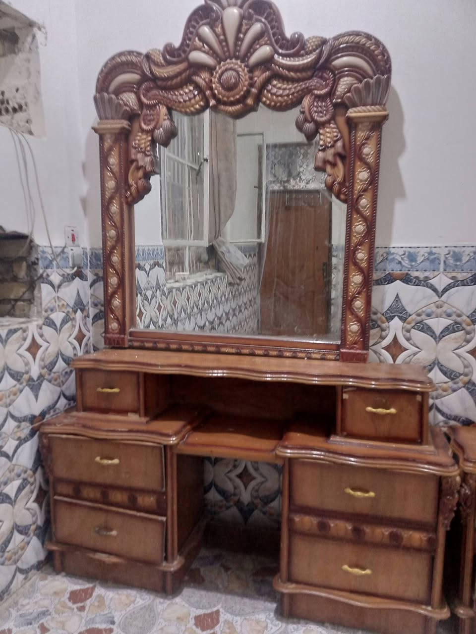 غرفة اخشاب • حي الجهاد • موجودات فقط