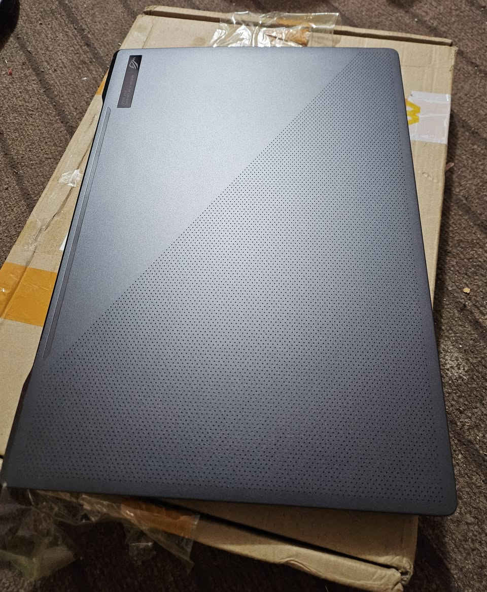 للبيع لابتوب اسوس  Rog zephyrus g15 
لابتوب انيق جدا  من اسوس 

المواصفات 
Ryzen 9 5900hs 
Ram 16gb 
Rtx 3070 8gb 
Ssd nvme 1tb 
Screen 2k 165hz
كيبورد full RGB 

لابتوب قوي بل العاب  وبرامج المونتاج الضخمة 
نضيف جدا  كما موضح في الصور استخدام خفيف 
توصيل  موجود 
سعر مليون و 350 الف 
رقم ***********

نص مكتوب في الصور:
- Find a setting
- System > About
- Storage
- 954 GB
- 93 GB of 954 used
- Graphics Card
- 8 GB
- Multiple GPUs installed
- Installed RAM
- 16.0 GB
- Speed: 3200 MT/s
- Processor
- AMD Ryzen 9 5900HS
- with Radeon Graphics
- 3.30 GHz
- DESKTOP-EAMPOKP
- ROG Zephyrus G15 GA503QR_GA503QR
- Rename this PC
- Device specifications
- Copy
- Device name
- AMD Ryzen 9 5900HS with Radeon Graphics
- (3.30 GHz)
- 16.0 GB (15.4 GB usable)
- Device ID
- 95BEA4F2-5B51-4CCA-A727-53C73A780762
- Product ID
- 00326-30000-00001-AA743
- System type
- 64-bit operating system, x64-based processor
- Pen and touch
- No pen or touch input is available for this display
- Related links
- Domain or workgroup
- System protection
- Advanced system settings
- Windows specifications
- Edition
- Windows 11 Home
- Version
- 23H2
- Installed on
- 6/17/2026
- OS build
- 26200.7462
- Experience
- Windows Feature Experience Pack 1000.26100.275.0
- Search
- ENG