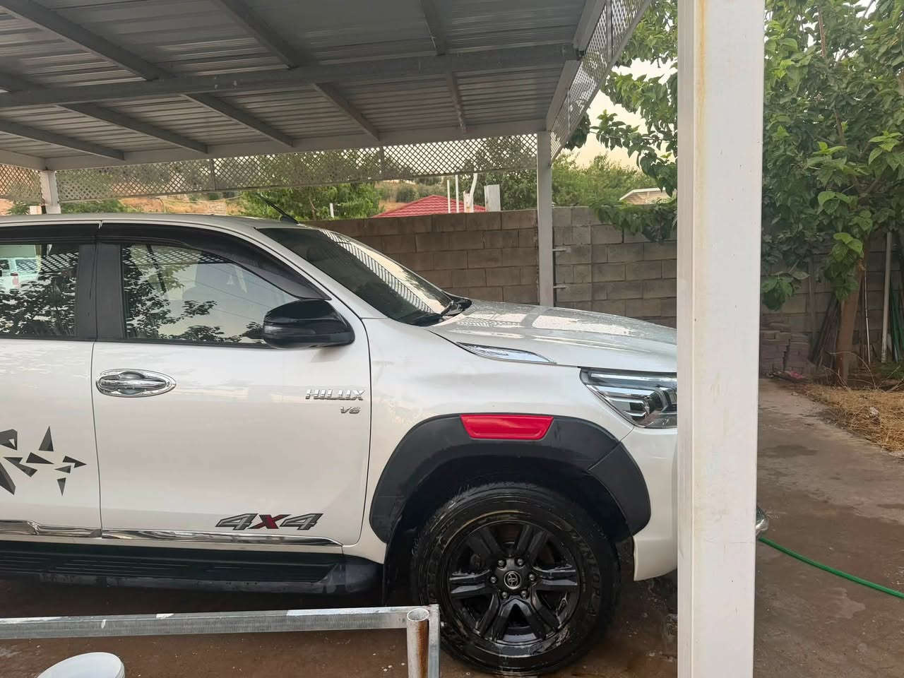 ***********
