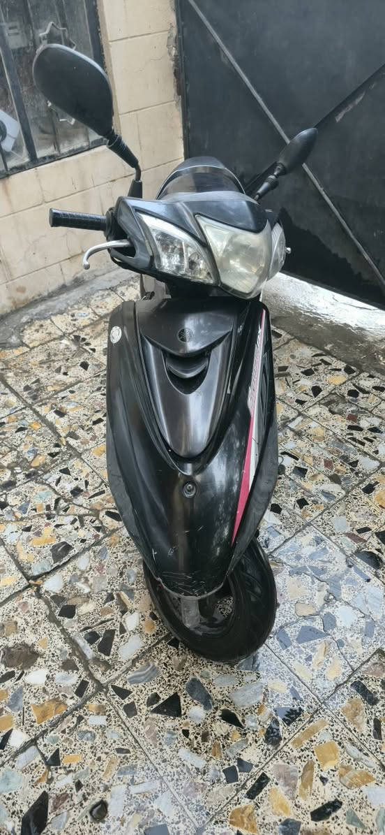 دراجة بريز ببغاء رمبه.
مابيها اي عطلات كفرات بلادية مختمه. مكينتها مكفولة  ومامفتوحة برغي ما فاتح بيها  اروح وياك على اي فيتر يعجبك يفحصها 
دراجة حلوة ونكرة 
850 وبيها مجال للشراي 
مكاني الغزالية 
***********
