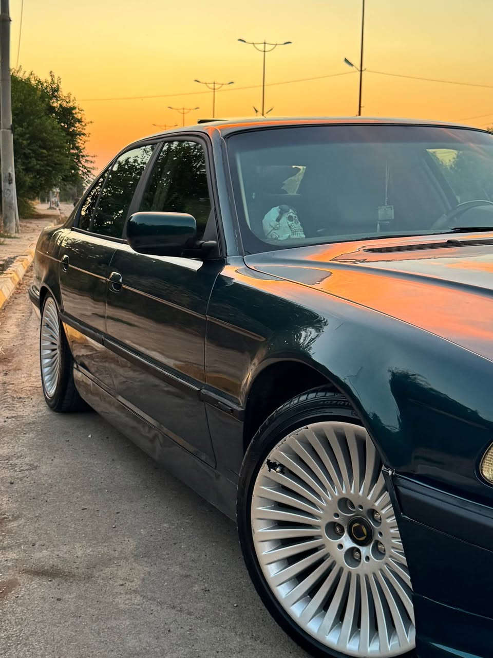بە ناوی خوای گەورە 
                                                        BMW 728i  1996 
ئاڕمی پلاستیکی هەولێر
بە شەرتی ئاڕم و ئەوەلیات و غەرامە 
گێر و مەکینەی بیلاد تاک دیجیتالە
گێر و مەکینە و ئەکسلی بەشەرت 
تەقە و ڕەقەی بەشەرت کارەبایی بەشەرت تەبرید سارد و گەرم تەبرید دەبڵ زۆن و لەمس ناو زەرد کوشن جڵد و هیتەر و کارەبایی کەلە کارەبایی چوار جام کارەبایی و ئۆتۆ ئاوێنە کارەبایی سوکان ڤۆلیۆم حاسەی دواوە و تەحدید سورحە و تراکشن و سلاید شوشە
 
شوێن هەلەبجەی شەهید 
سعری ٤٦ مەجالێکی برایانە  
*********** واتساپ لەسەرە حلبجة, السليمانية
