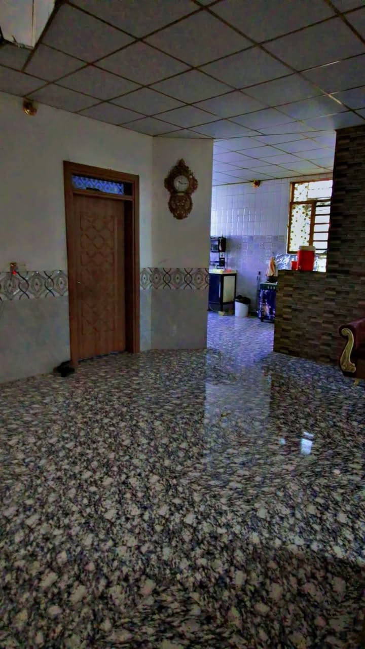 سلام عليكم  قطعه 400 م داخلها بيت 125م طابقين
الطابق الأول استقبال وصاله وغرفه وصحيات 2 ومطبخ 
والطابق الثاني 4 غرف وصاله وصحيات 2  + مشتمل 50 م 
العنوان شارع سيد اسماعيل الاستفسار خاص او اتصل ع الرقم 
***********
***********
