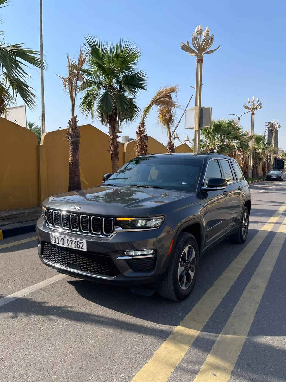 جيب شيروكي لمتد 2024
 هايبرد (بلك ان)
بانزين + هايبرد + شحن منزلي
 ماشية 34ml
فقط حافة الصندوك صبغ 
بدون ايرباك 
صور الضرر مرفقه مع الصور حادث خلفي
🚨 مواصفات
 1شاشتين 
بانوراما طكتين
2. بصمة
سستم صوت Alpine
3. تشغيل عن بعد  
5. كشنات جلد
6. كشن السايق ميموري
7. كشنات كهرباء
8. صندوق كهرباء
9. حساسات خلفية 
10.  قطعتين تبريد
11. اشاير بالمري
13. رادارات 360
14. خمس وضعيات قيادة
15.  نظام اختيار الباتري او بانزين او هايبرد
16. كير ماوس
17. نظام منحدرات
18. هيتـرات بالكشنات
١٩. هيترات بالستيرن
19. ويل كب كروم
20. لايتات لد
21. بكلايت لد
22. كشافات
23. بصمة أبواب
المكان - بغداد - المنصور 
رقم بغداد باسمي 
السعر 292$
للاستفسار
واتس *********** 
***********
