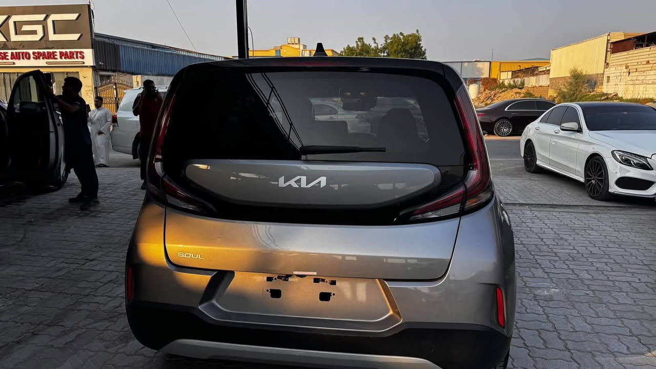الجديد والنضيف 2024 صول LX نص فول
السلام عليكم للبيع صول 2024 وارد امريكي حادث جاملغ تبديل 

موضح بصوره سياره لا شواصي ولا لغد كلش جديده ولا بجم

سبوع وتدخل بغداد بسم لمشتري 

سعر 125 وبيه مجال واصل بغداد مع الكمرك لباب بيتك

الاتصال *********** حسين 

عنوان بغداد الزعفرانيه
