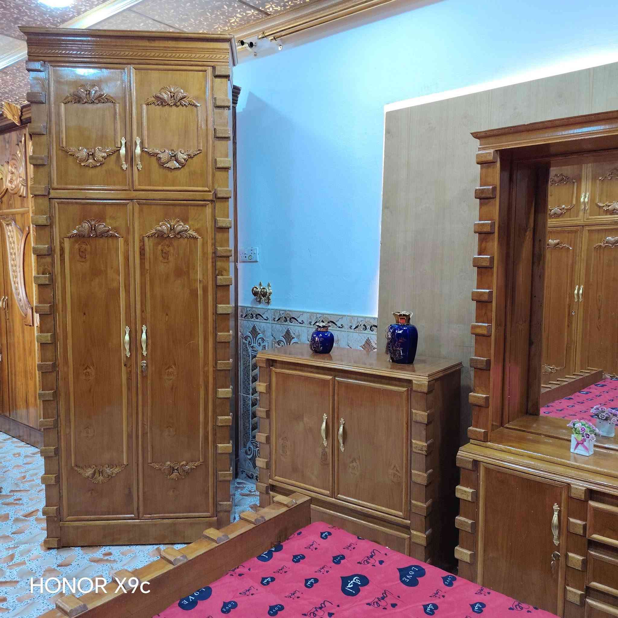 غرفه نوم خشب عراقي صاج داخل خارج نضيفه فول الضهر جرجوبه سعرهه مليون و٣٠٠ ونقل وشد مجاني
***********

نص مكتوب في الصور:
- HONOR X9c