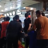 مطعم للبيع • الدورة الميكانيك • ركن على شارعين