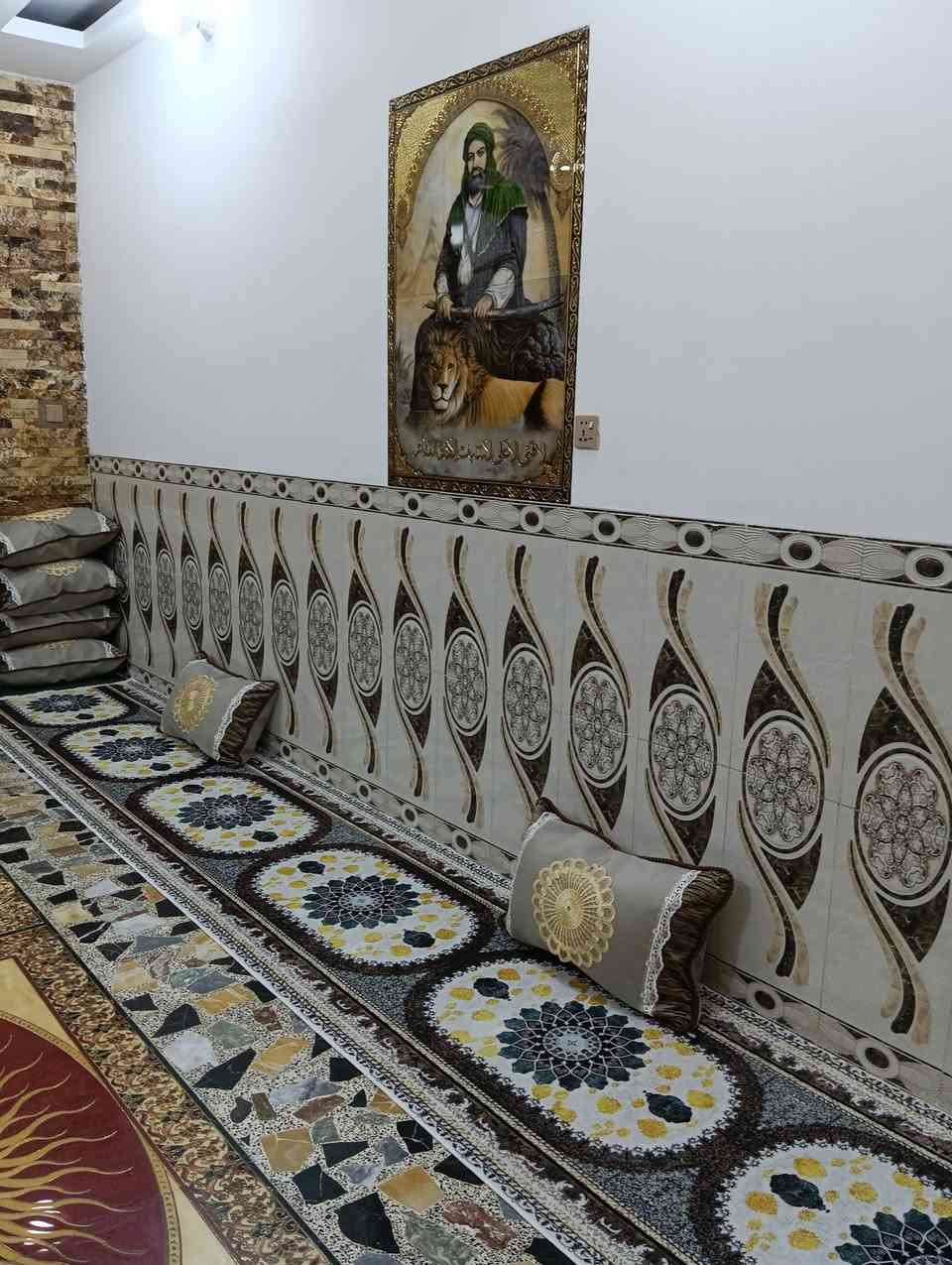 بيت للبيع مساحة ١٥٠متر طابقين استقبال ومطبخ واربع غرف نوم وحمامات ثنين ومناور ثنين بيت رفت بناء حديث حي النصر الاولى شارع صالون سارة رابع فرع على يسار قريب على سوق البيت مالية رقم الهاتف ***********
