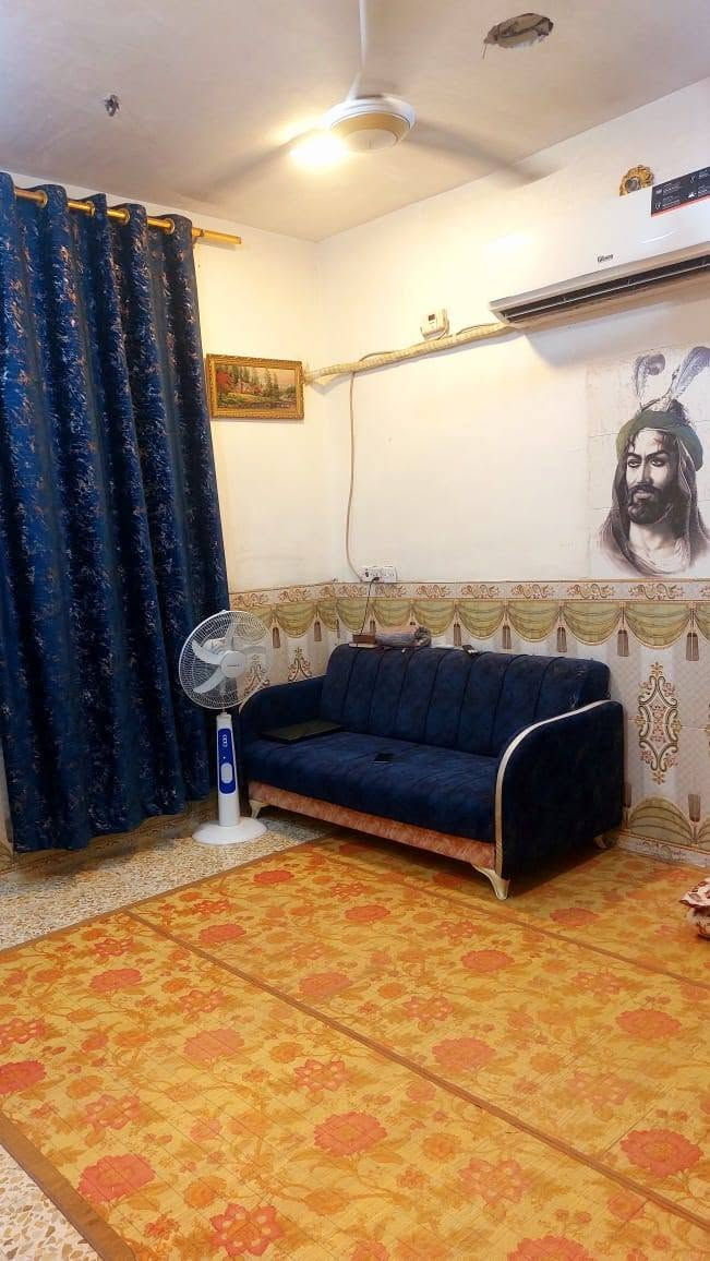 من رخصت مدير الكروب السلام عليكم بيت مساحه 50 متر طابقين بناء طابوك البيت نظيف مثل ما واضح للايجار 250 العنوان الزعفرانيه شارع الكهرباء دور الشرطه قرب مولدة قرب أسواق قطر الندئ للاستفسار الاتصال *********** زراعي البيت
