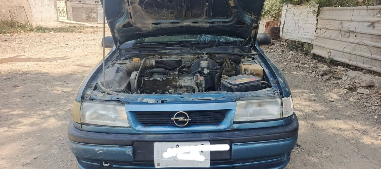 فكترا موديل 1993 رقم ألماني سنويا تضم محرك 18 سعر 32 وبيها مجال مكان جانب الأيمن 
الرقم ***********
