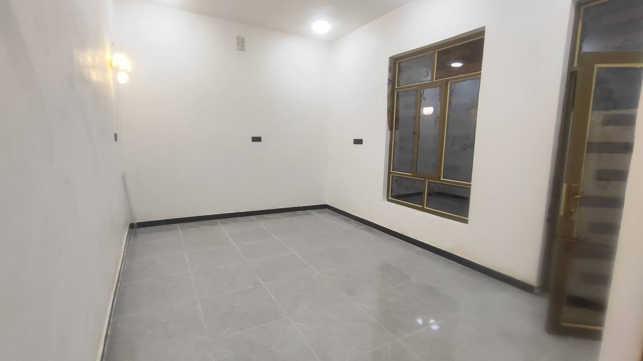دار للبيع المساحه 100 متر بناء درجه اولى وحديث حي الشيشان الثانيه ظهر شارع 30 مربع رقم الهاتف ***********
