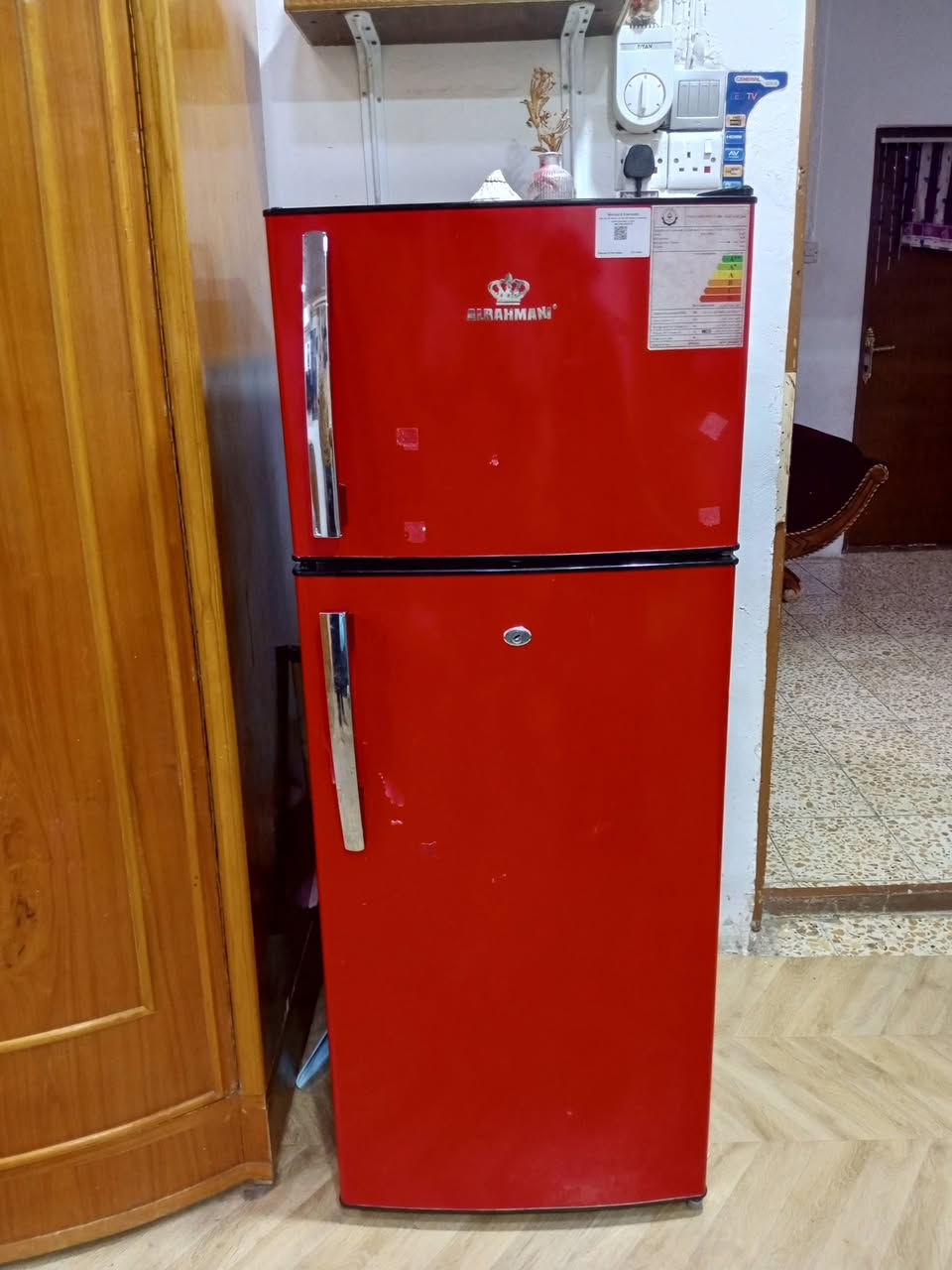 ثلاجه للبيع شغاله شرط الشغل السعر 75 العنوان بصره جمهوريه صبخه العرب رقم الهاتف ***********
