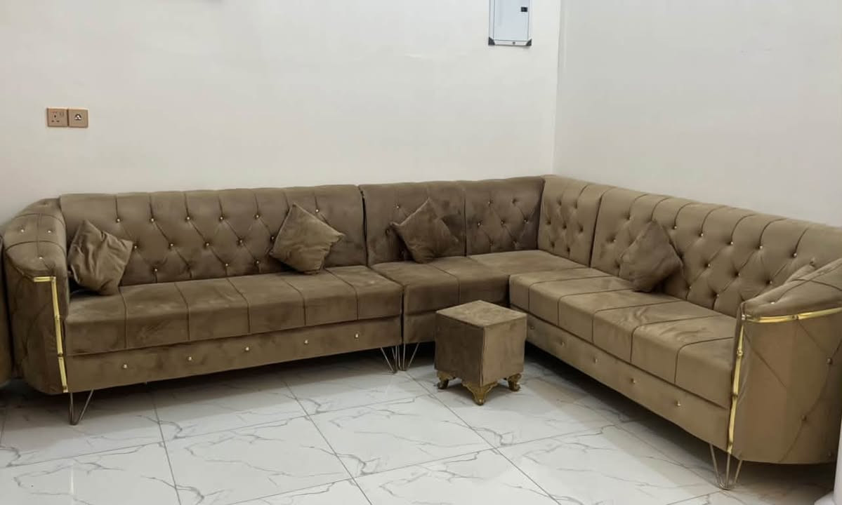 للبيع ديوان نظيف وزين مثل ما معروض بالصور  عدد 10 مقاعد رايدي ب300 الف وبي مجال
للاستفسار ***********
