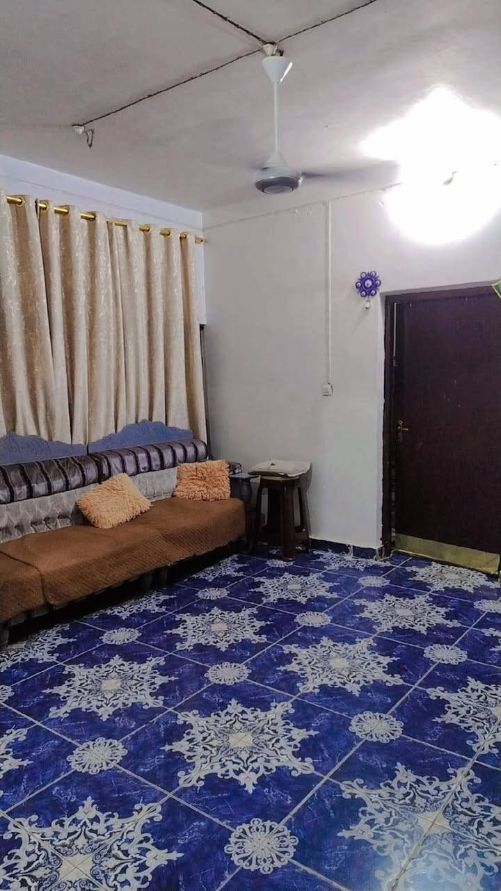 السلام عليكم
بيت للبيع

 في منطقة الكفاءات الشارع المقابل مستشفى الزهراء
مساحة 300 متر 
صور الطابق الأرضي هذا
الطابق الاول بي ثلاث غرف وصاله وحمامات. وسطح
والطابق الاخير سطح ودرج
وكذالك يوجد في الطرمه مشتمل ثلاث طوابق
بسعر كلش مناسب
للتواصل مع الرقم
***********
