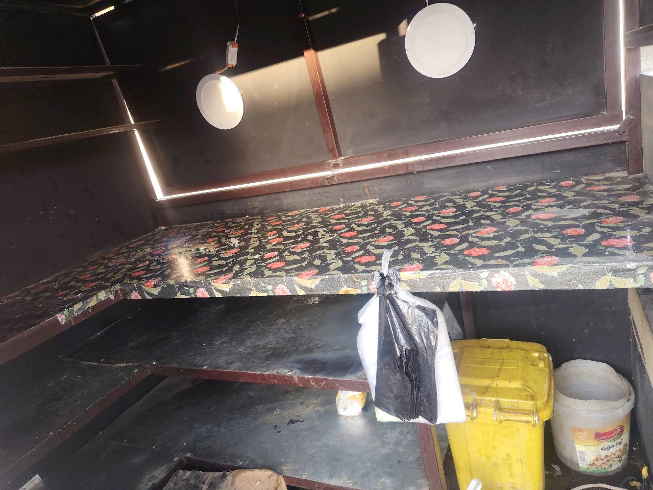 ستوته مطعم متنقل للبيع جاهزه و كامله من كلشي عرضمتر و نص  طول اابوكس ٢ متر و ٧٠ ارتفاع ٢  الستوته اوراق كامله مو كلك بس تجيب غراضك و تفتح السعر مليون و ٢٠٠ مكاني بابل حي الامام شارع الكابينات ***********
