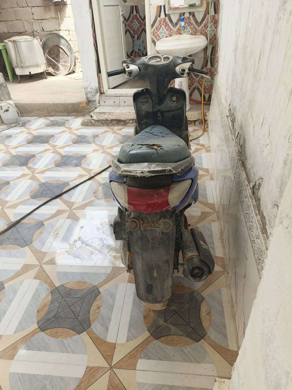 للبيع او مراوس سكنس نثيه مفتوحه مره وحده المكان بصره كرمه علي ***********

