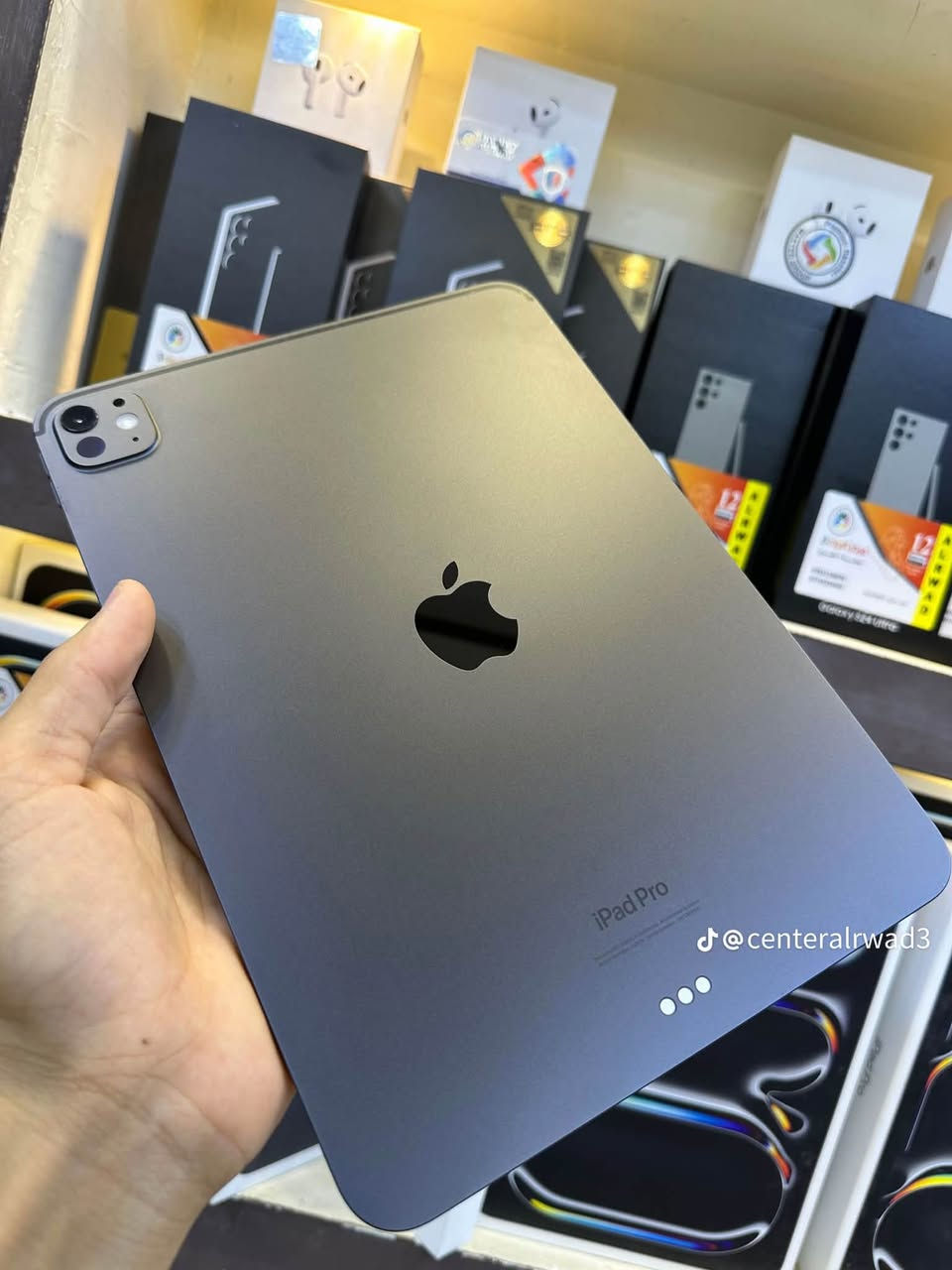 ‏iPad Pro ‏١١ بوصة (M4) 
ذاكره256 
بطاريه 92
ملحقات كامله 
سعر مليون و 100 مجال حك الجيه
مكان كربلاء تواصل فقط (***********) تصال
