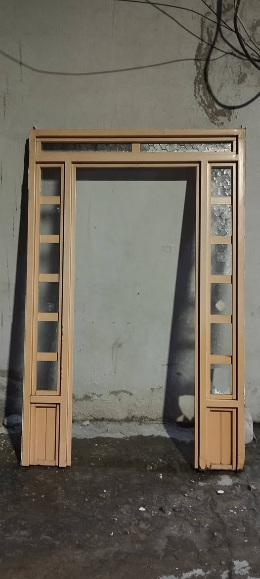 السلام عليكم
باب حديد للبيع 
طول كامل 205
عرض كامل 132.5
طول الباب القطعة الوحدة 182
عرض  البابين 77
اعرض لباب القطعة الواحدة  38.5
للاستفسار التواصل 
***********
