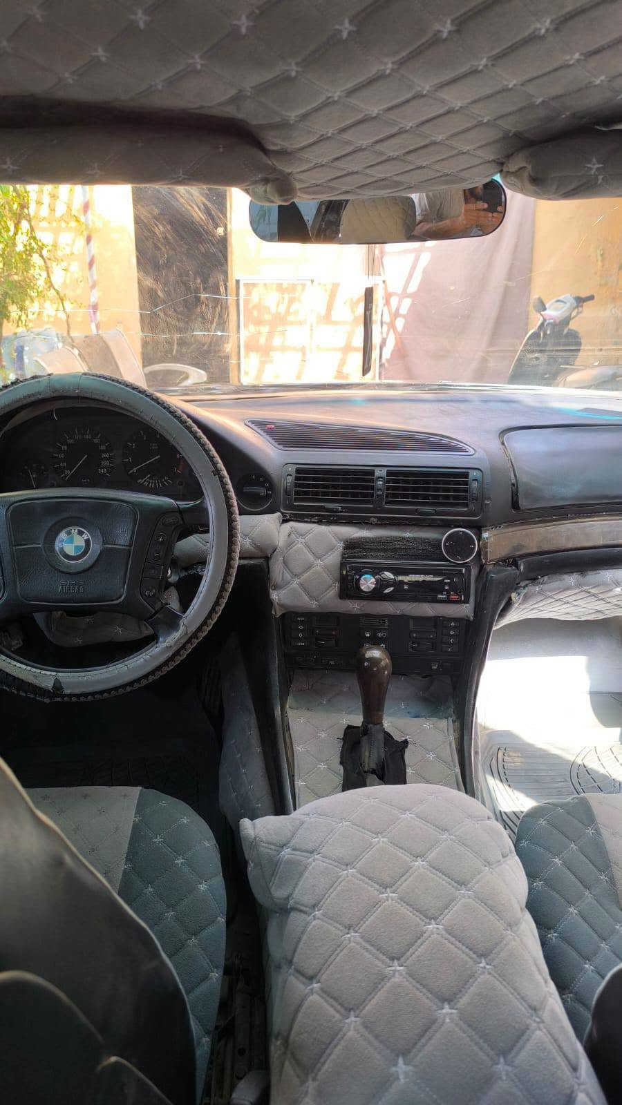 بي ام كاسحه موديل 96 
المحرك ففتي جديد شرط لاتبخير ولاتنقيص كير اتوماتيك 
تخم تاير جديد رياضي 
حداديته جيده كهربائيات شغاله 
رقمه واسط انكليزي سنويه مجدده 
31 مكفوله من العيب الشرعي والاصوليات مكانه بالناصريه السعر 45 وبي مجال للاتصال *********** بي واتساب وبالخدمه
