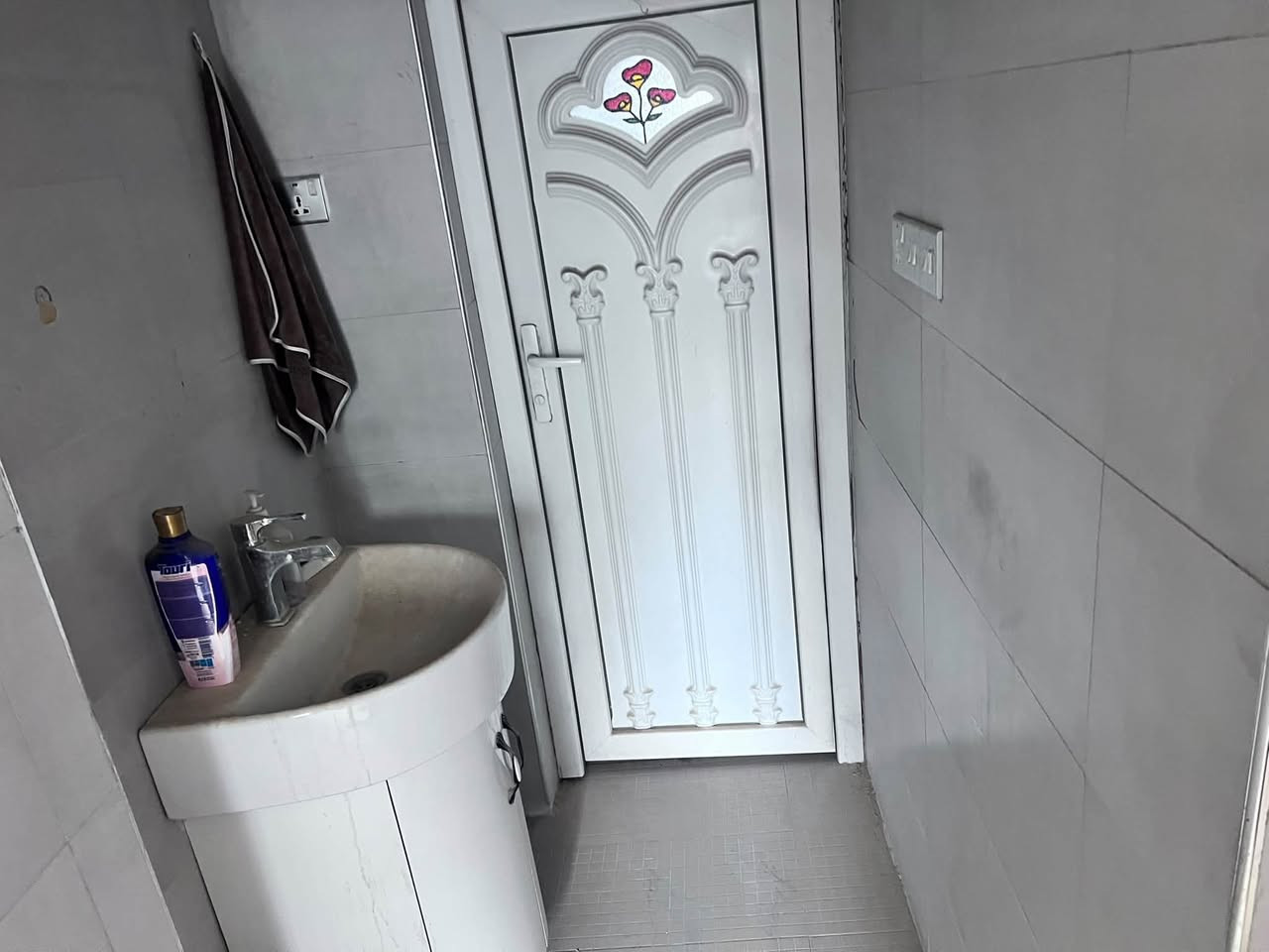 بيت للإيجار • ١٦٠م • حله طياره