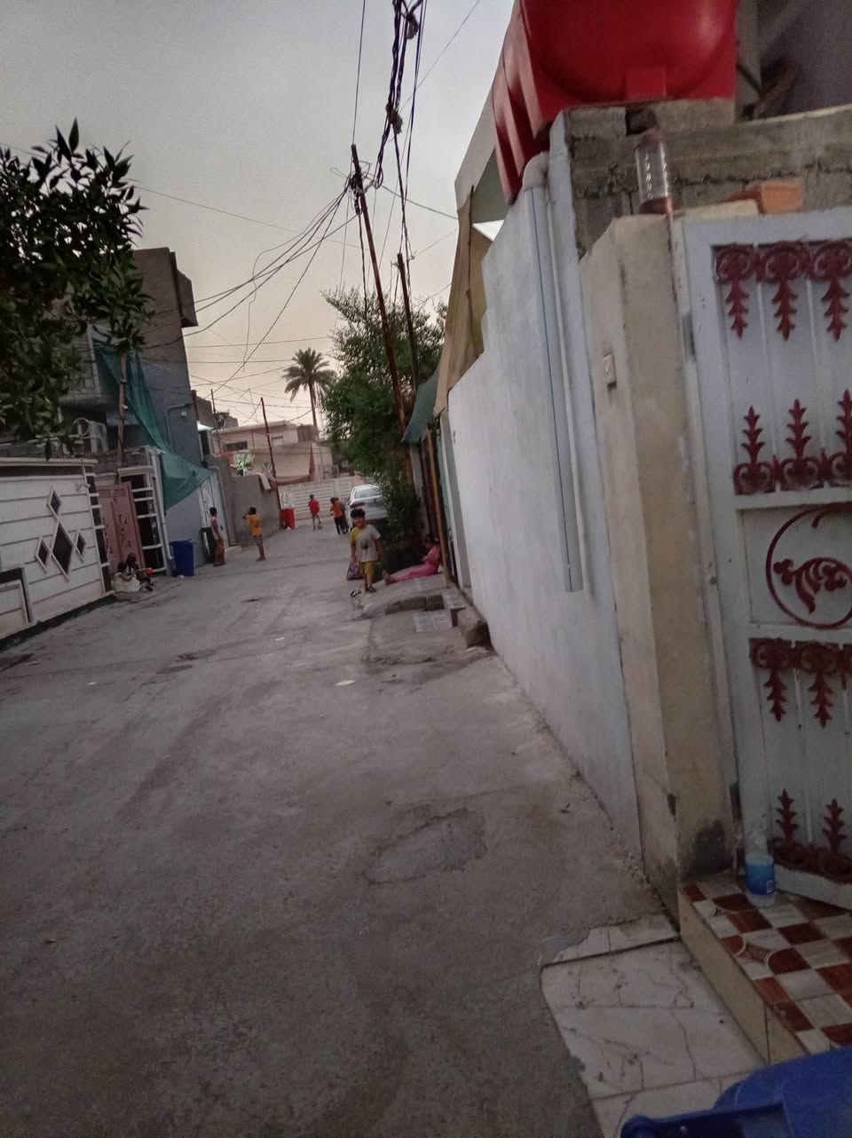 السلام عليكم
بيت للبيع منطقة شفته 
المساحة ١٠٠م ٦×١٧
قرب اسواق لحظة
البيت كامل خط مولد مع خط انترنيت ضوئي
البيت بي منوريين
البيت يباع مع رافعات عدد ٢
سخان وتانگي الوطني ابو ال٢٠٠٠
ماطور ماء
سبلت طنين جديد 
غرفة نوم تركي 
ثلاث بنگات سقفيه
السعر ٦٠ مليون
للتواصل
***********
