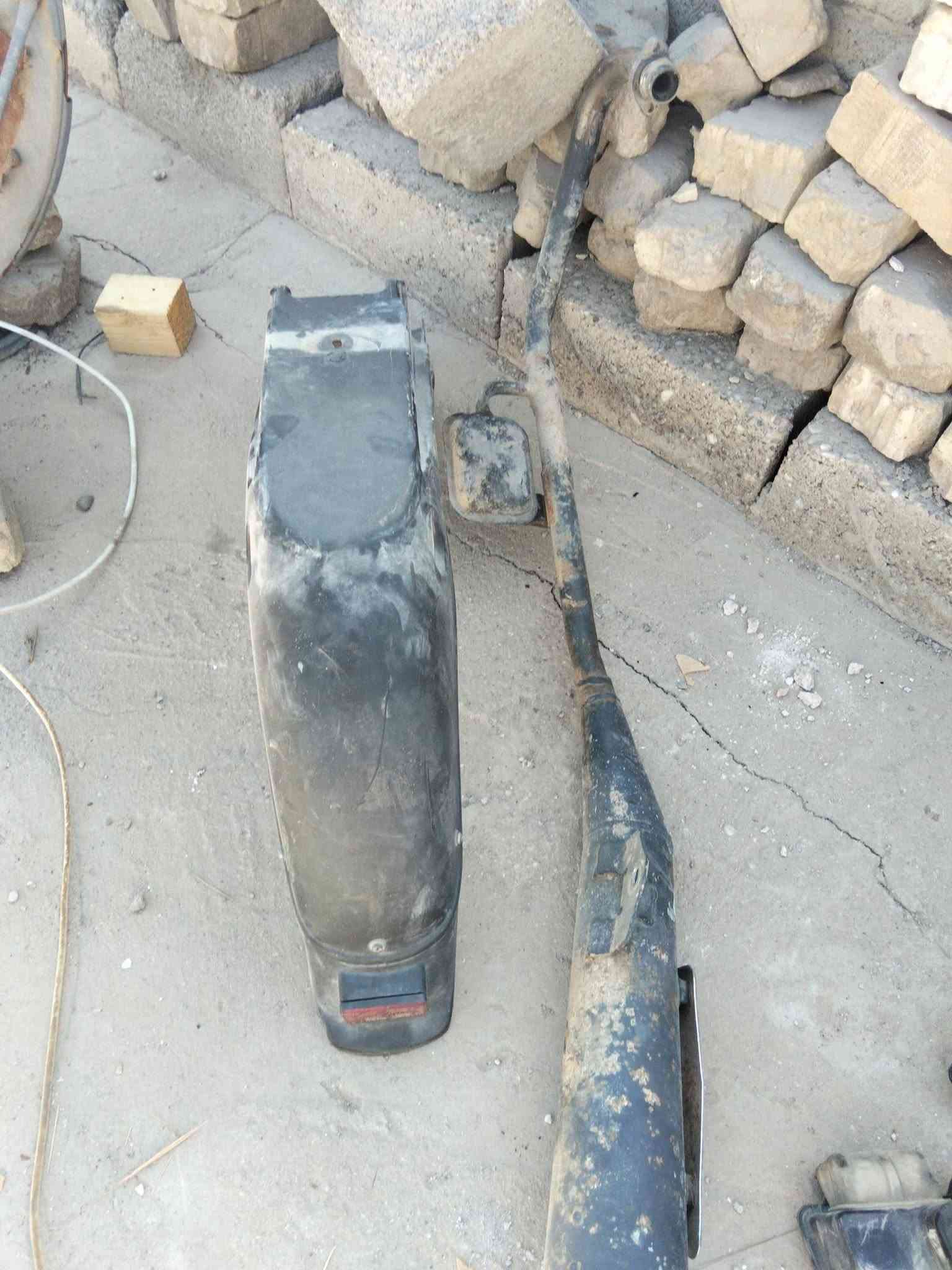 سلام عليكم شباب غراض بوكسر جبلي امانت الله غراض نضاف دبلات خلفي هاوزن خلفي كفر زنجيل ويل امامي نضيف بس متاكل شوي موضع بصوره دوسات خلفي شوته كامله كفر باتري ستيرن كامل شفت ويل خلفي شفت هاوزن خلفي صالنصه نضيفه موضح بصوره يحتاجلهة لحيم قاعده بنزات خلفي دوسه بريك خلفي عنبار امامي جاملق خلفي غراض نضاف امانت الله سيبايه خلفي قيم بل يرضه بي الله  مكاني بغداد مدينه صدر رقمي ***********
