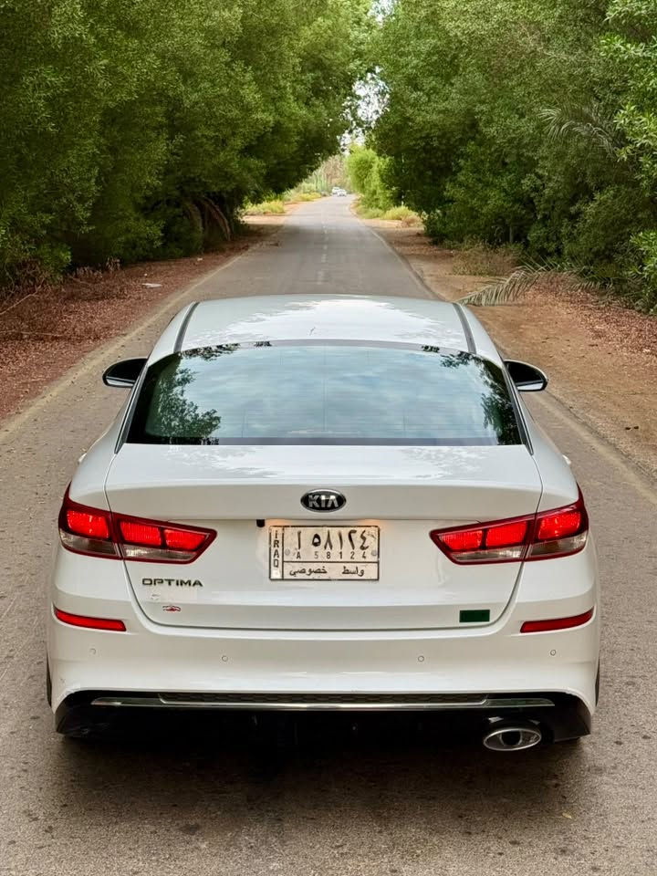 السلام عليكم كيا اوبتما optima 
موديل 2019 خليجي شكل ال20
محرك 2000 دوش المرغوب خير من الله وكير خير من الله
ماشيه 160000km
مواصفات السياره 
شاشه تاب كامره دواره 
لد امامي نهاري
حساسات 
ثلاث انظمة قياده 
تحكم ستيرن جهتين
اشابر بالمري
مري شفط 
تبريد منفصل شاشه 
تبريد ثلج قطعتين
السياره مكفوله من الصبغ تبديل باب السائق فقط بدون صبغ اصلي مؤسسه
المكان واسط 
السعر 151 وبيها مجال بسيط
للاتصال ***********
