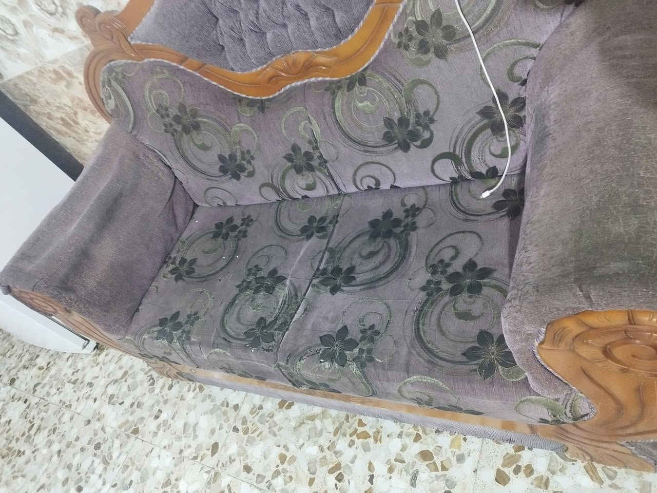 تخم ست مقاعد كرسين وقنفتين ب٦٥ عنوان حله ابو غرق حي الحسين
